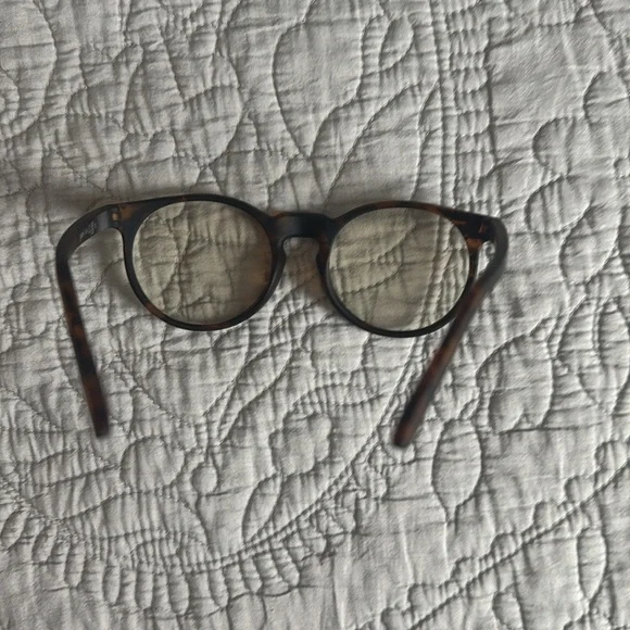 Goodr insert coin to continue blue light glasses - circle G - Picture 5 of 7
